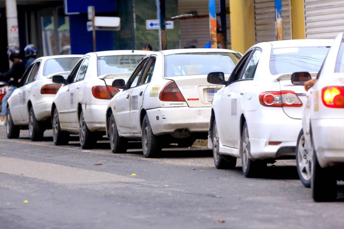 Los asaltos es otro de los problemas que afecta los taxis colectivos.