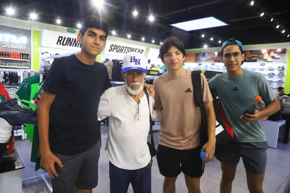 La selección de Tiktokers disfruta cóctel previo a la Gran Revancha