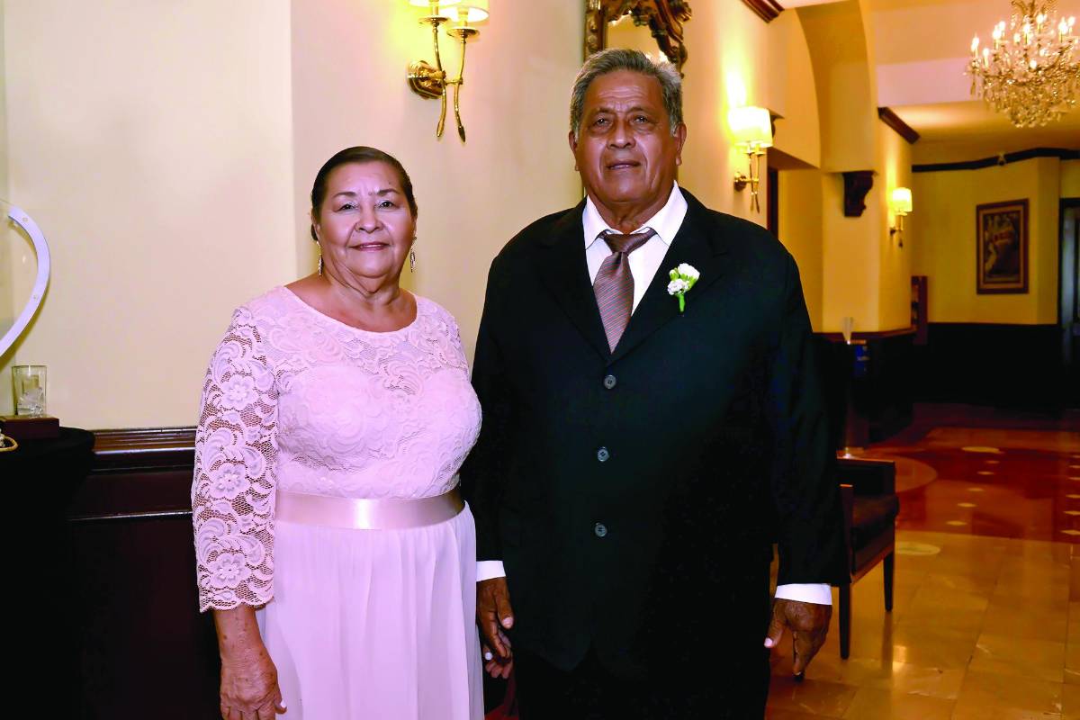 Edwin y Merari contraen matrimonio civil rodeados de amor