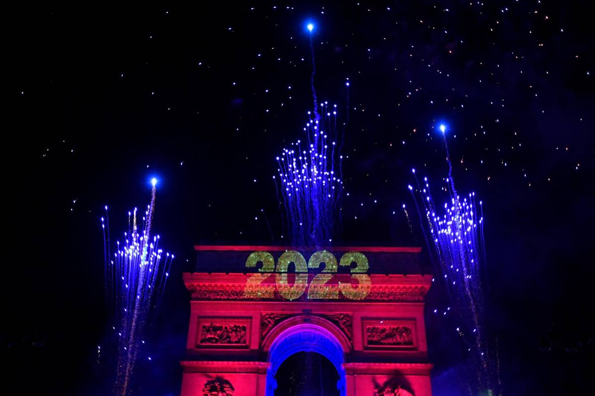 El mundo festeja la entrada a 2023 tras un año turbulento