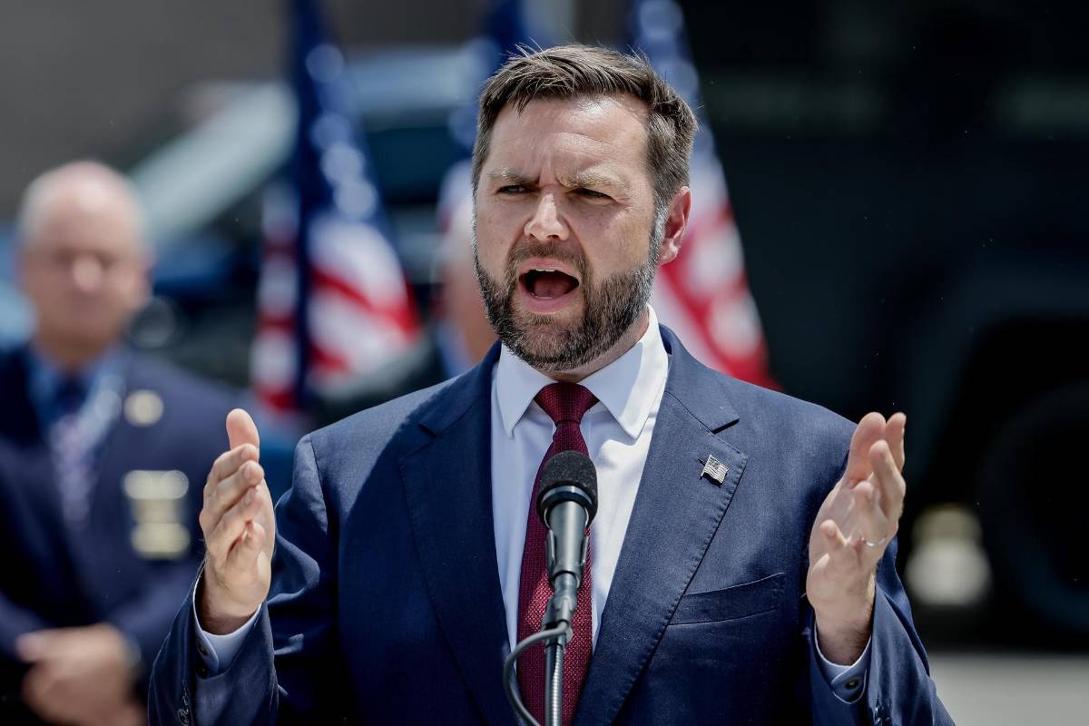 La campaña de Trump se centra en la economía mientras critica que Harris no dé entrevistas