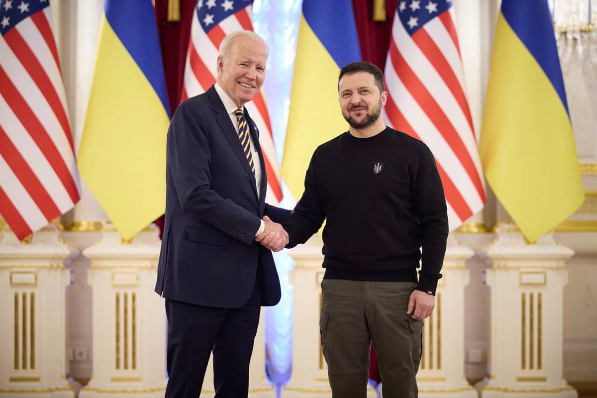 Joe Biden visita Ucrania y da $500 millones de dólares