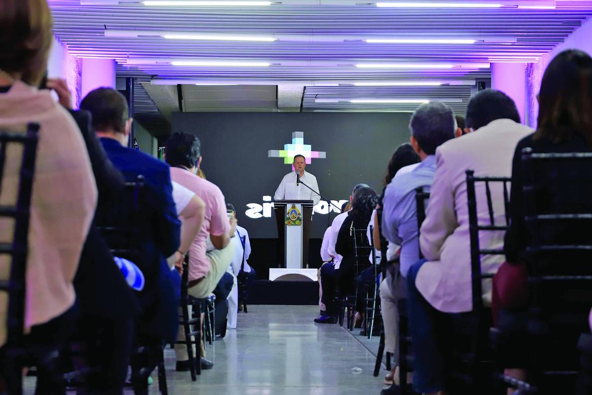 Enrique Beltranena, fundador y director general de Volaris, expresó su contento por comenzar operaciones en Honduras a costos muy bajos.