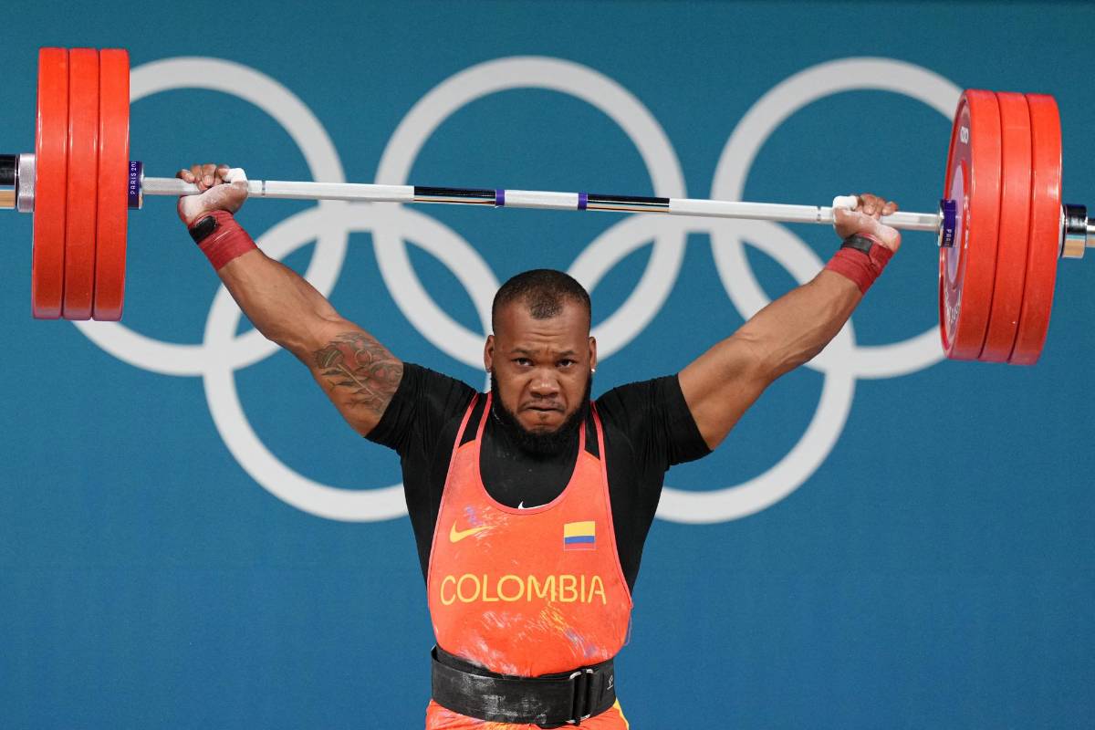 Yeison López levantó 180 kilos en el arranque y después otros 210 kilos en el envión, para un total de 390 kilos.
