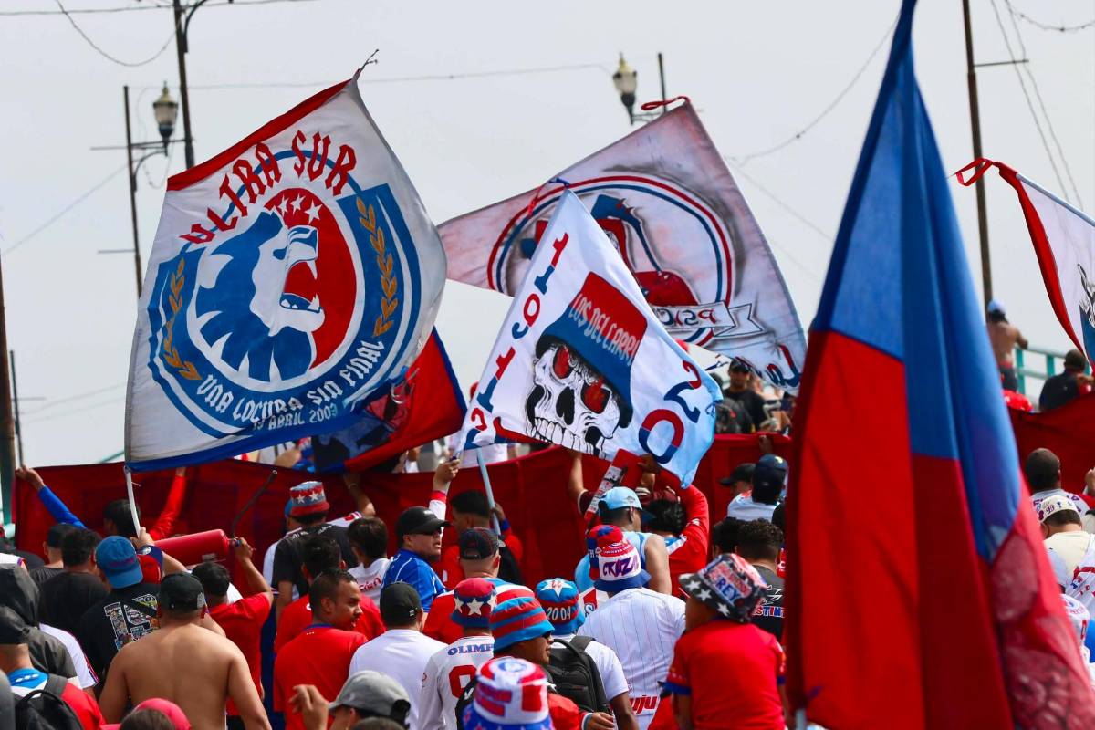 Olimpia-Motagua: Exgoleador aparece como Policía, susto y chica del 911 cautiva