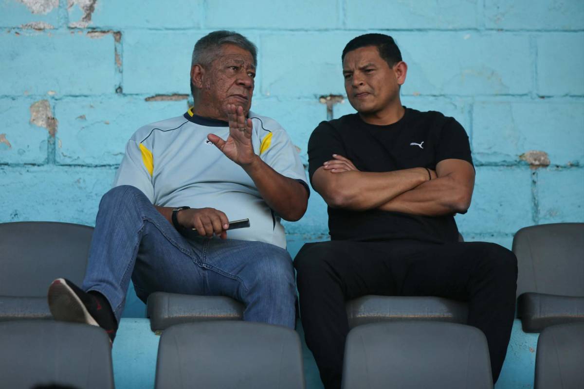 Bellezas, burla a Marathón, lanzan billetes a Henry Figueroa y él reacciona