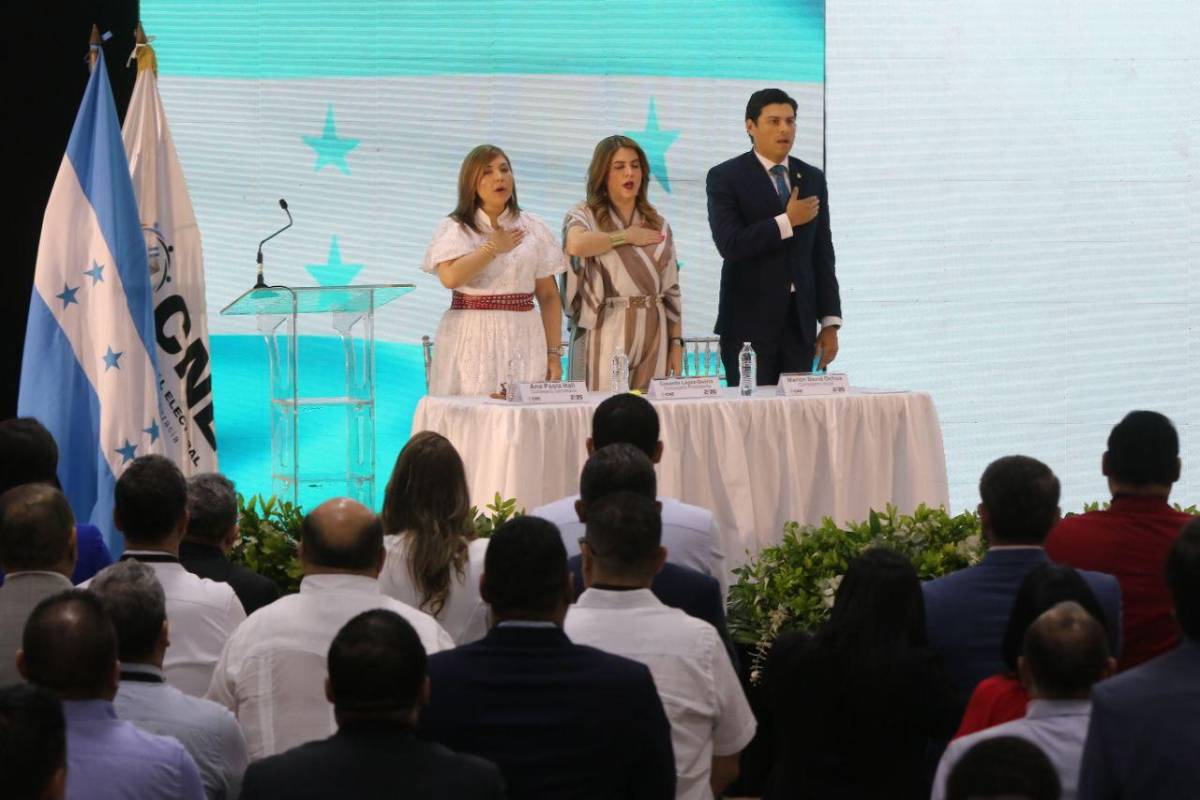 Áspero saludo de Cálix y Ochoa, Chano con bandera de USA, baile de Doris y lo que dijo Nasralla