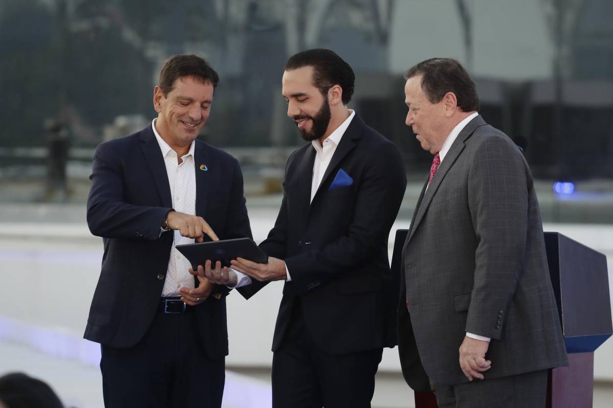 Bukele inaugura oficinas de Google en El Salvador