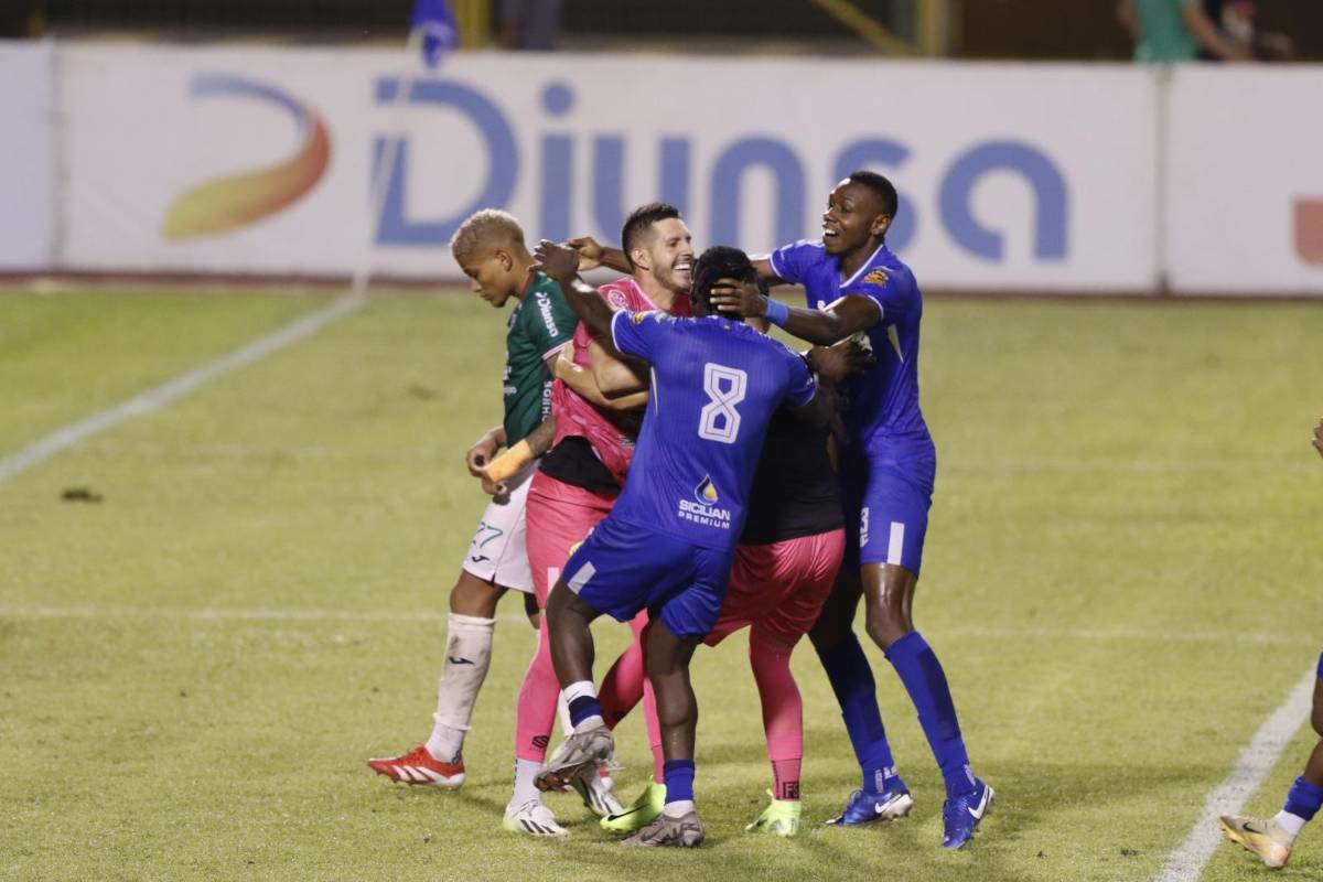 Sufrimiento de Marathón, jugador rompió en llanto, héroe inesperado y Victoria festeja