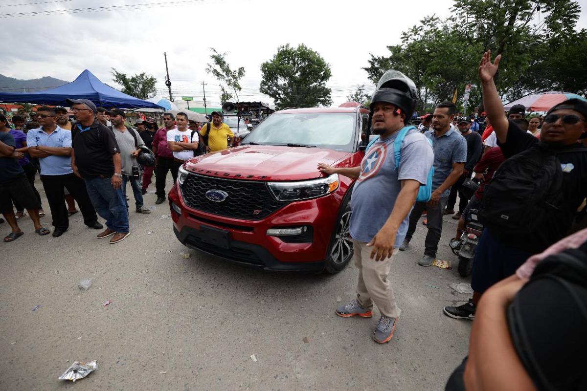 Aseguran 15 carros de Koriun; en uno de ellos le decomisaron $50,000 a Iván Velásquez