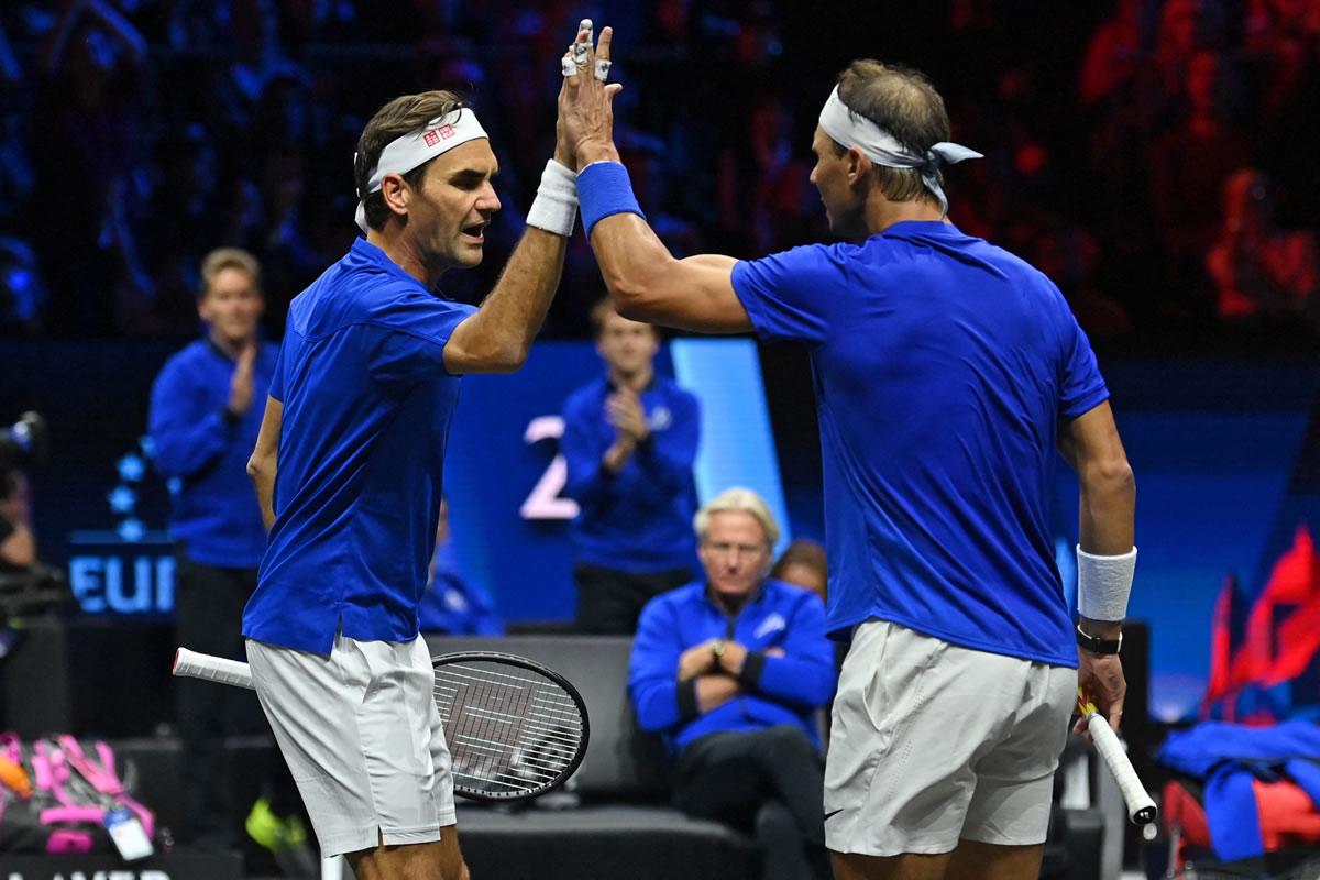 Federer y Nadal, celebrando un punto en el juego.