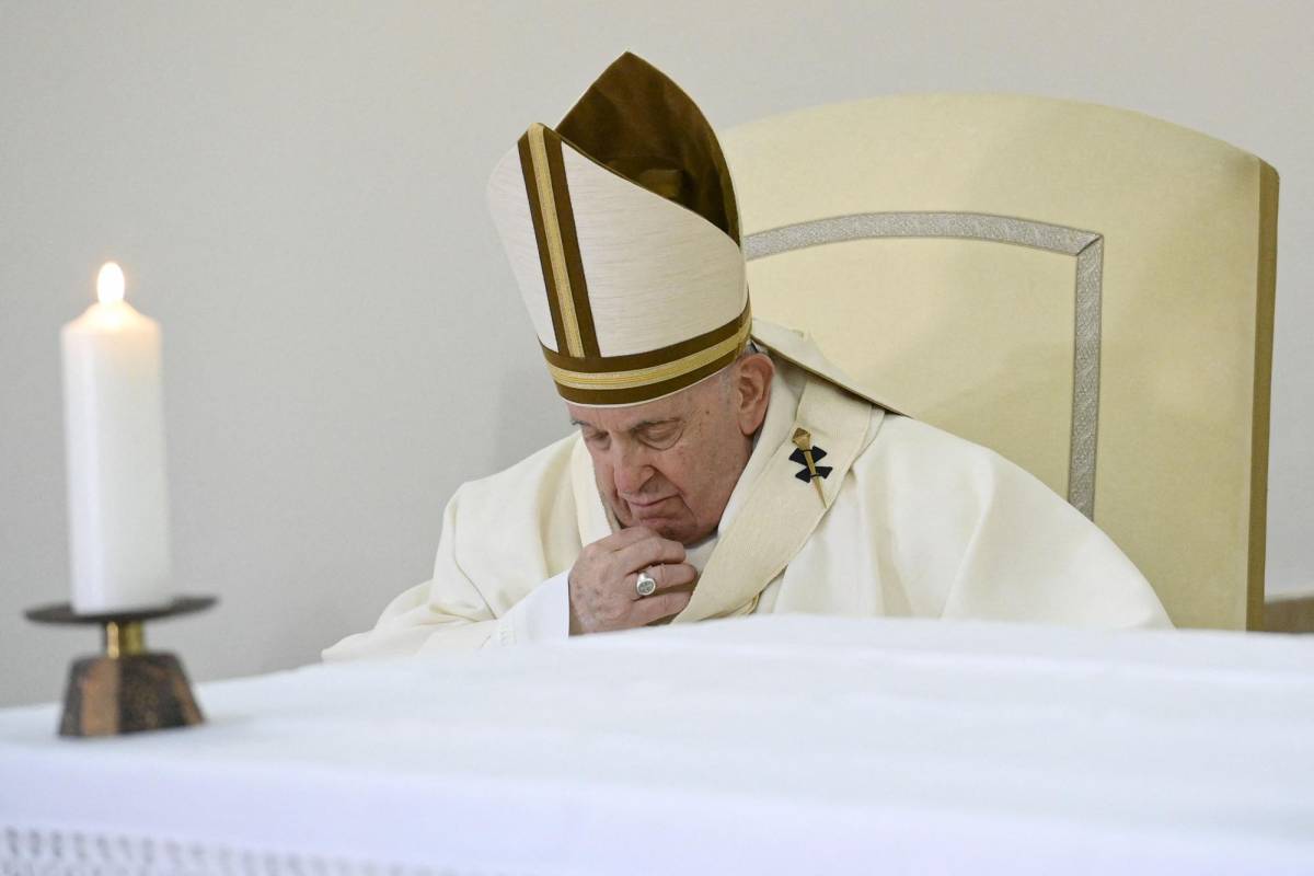 El Papa no acudirá al Coliseo para el Via Crucis y lo seguirá en el Vaticano