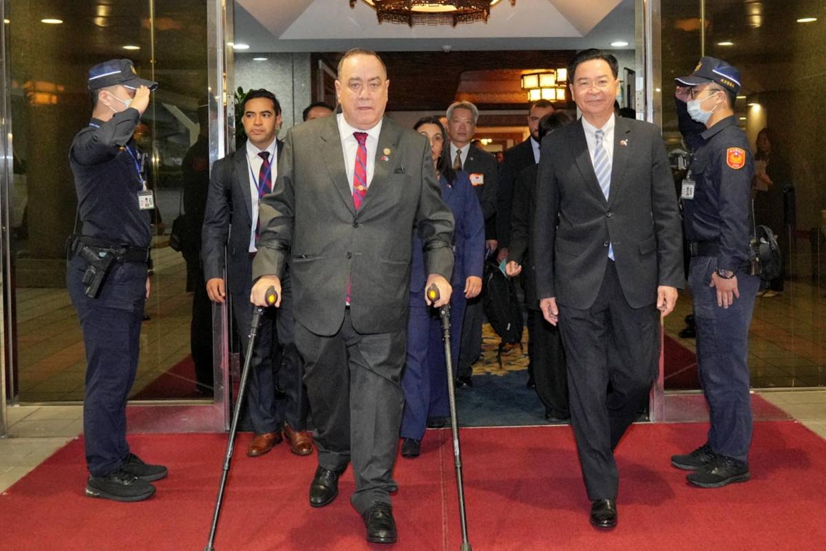 Presidente de Guatemala llega a Taiwán en visita criticada por China