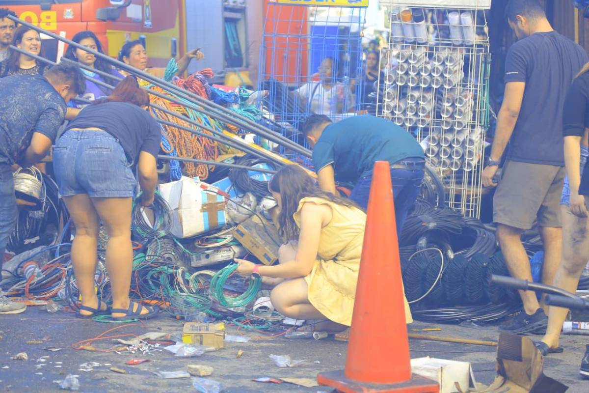 Fotos del feroz incendio que arrasó con edificio en San Pedro Sula