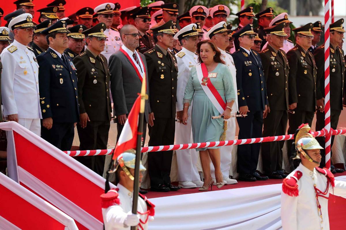 La presidenta de Perú declara de manera inesperada ante el fiscal general