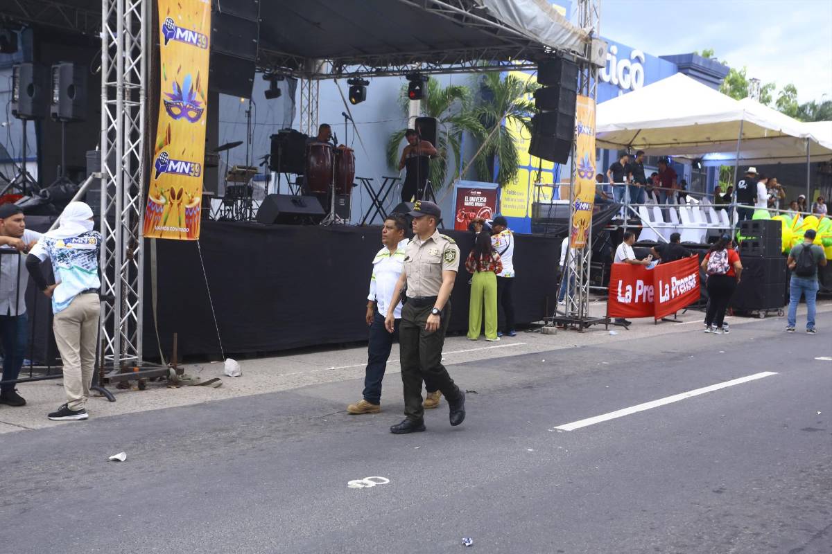 Feria Juniana: sampedranos disfrutan del desfile carrozas