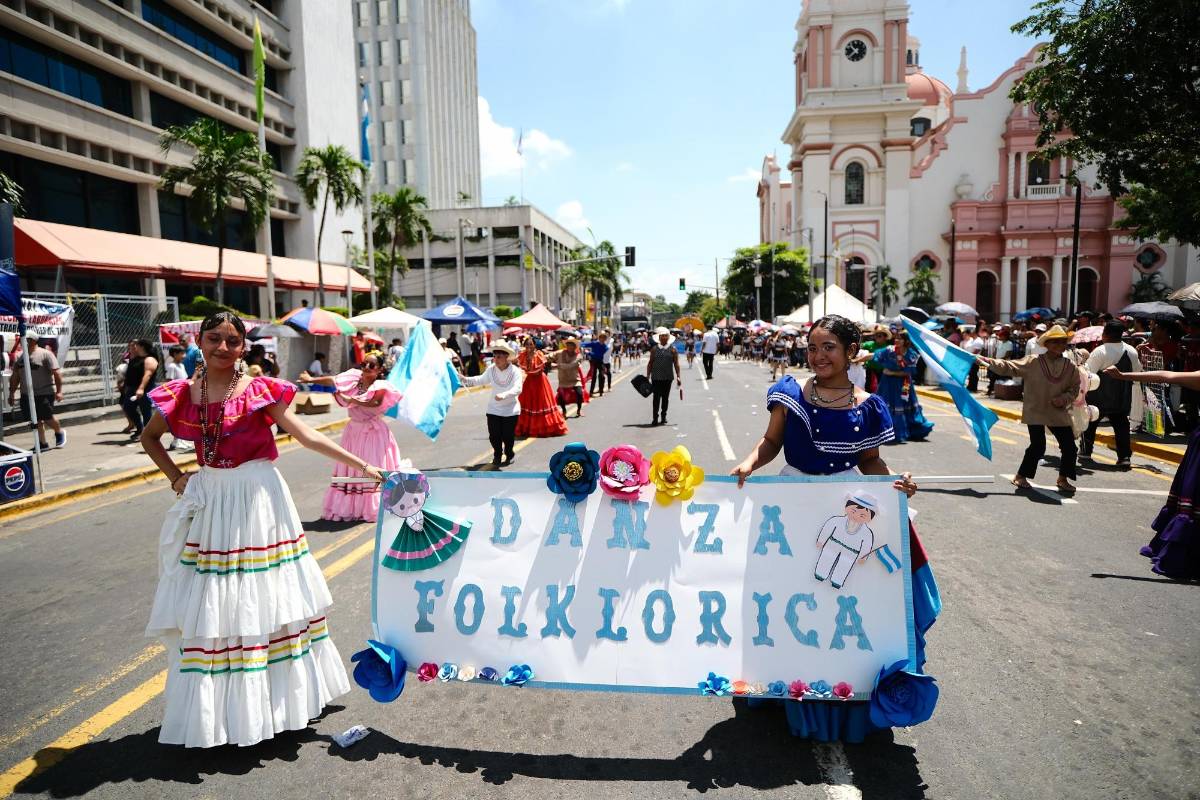 Instituto 1 de Mayo se roba el show en su retorno a los desfiles patrios