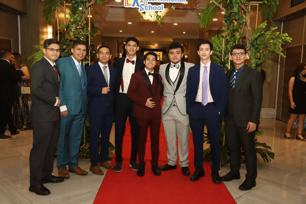 Western International School festeja a sus recién graduados