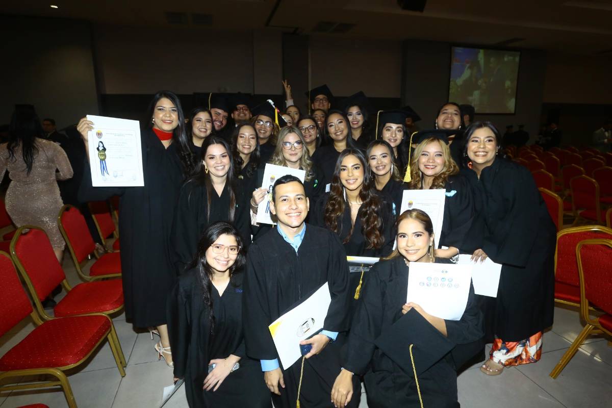 La UNAH Cortés celebra a sus 598 nuevos graduados