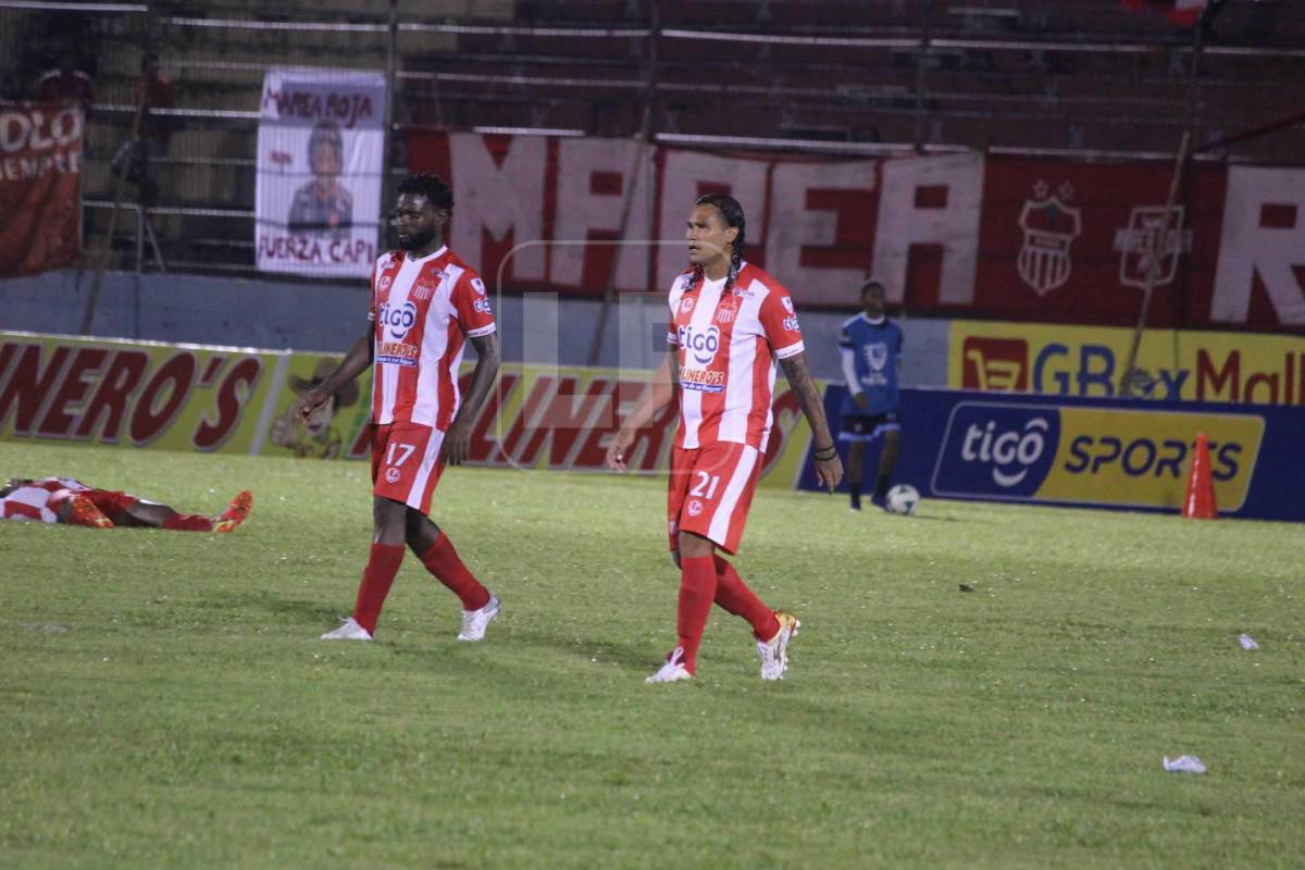 El mexicano Carlos Gullit Peña hizo su debut en Honduras con derrota de 3-0 ante Motagua.