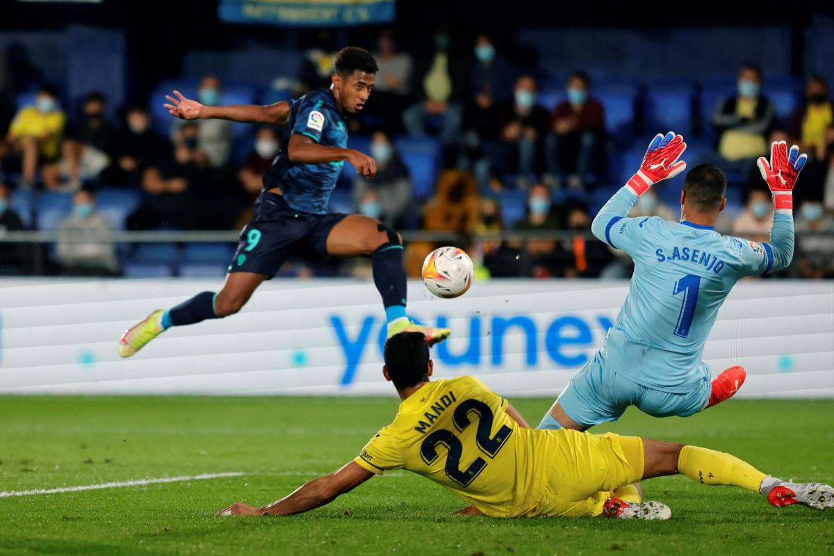 Choco Lozano y el golazo que marcó de zurda en el primero de sus tres tantos ante Villarreal.