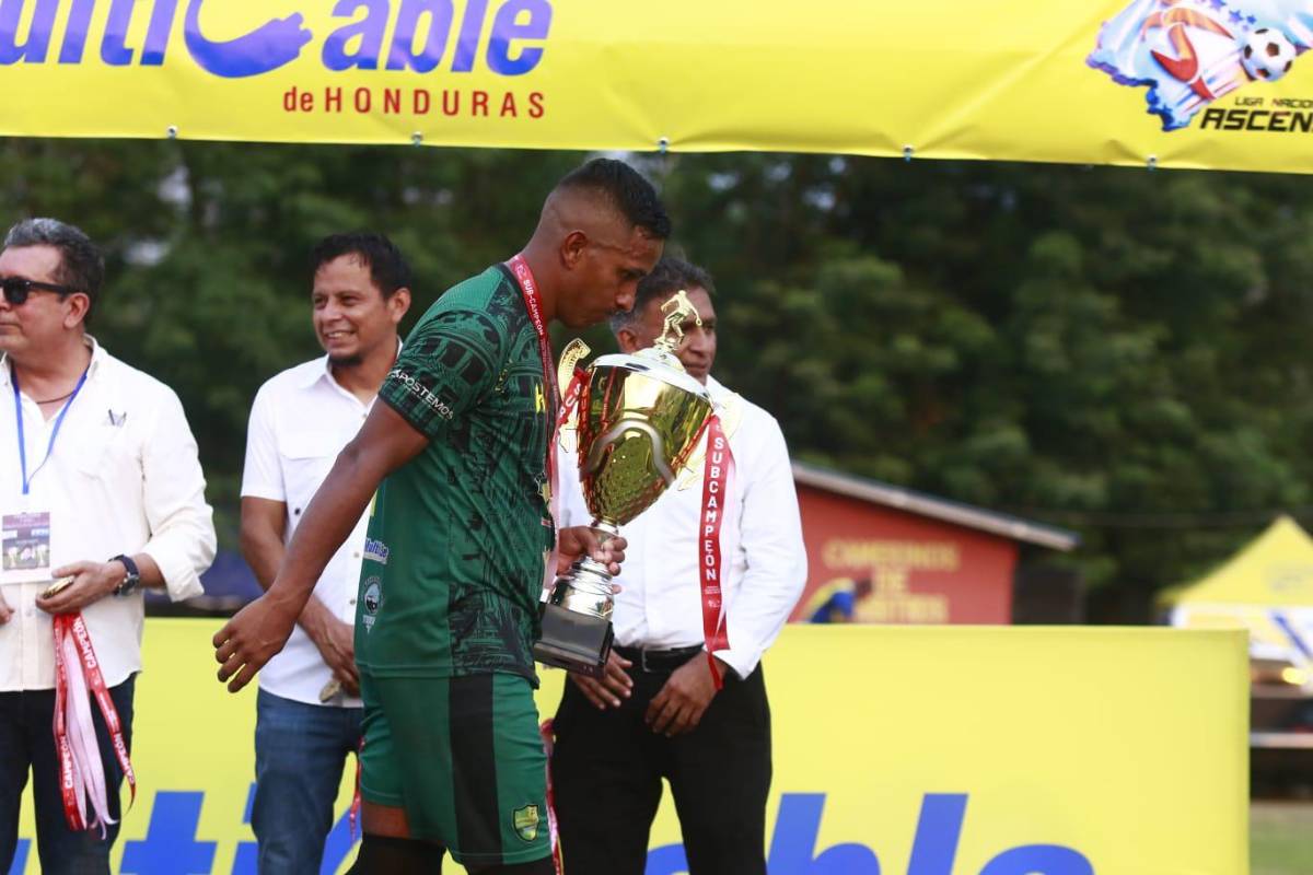 Hondupino campeón, tristeza del Brasilia y jugador fue retirado en ambulancia