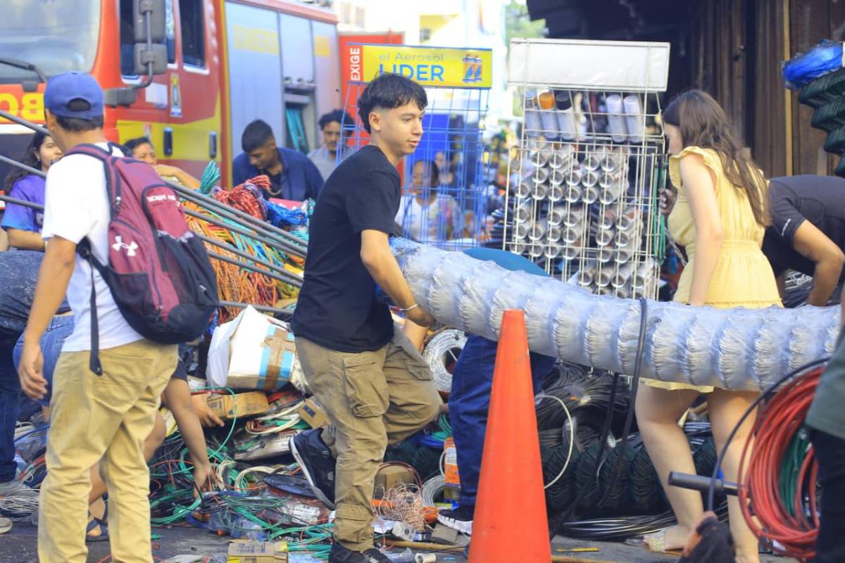 Fotos del feroz incendio que arrasó con edificio en San Pedro Sula