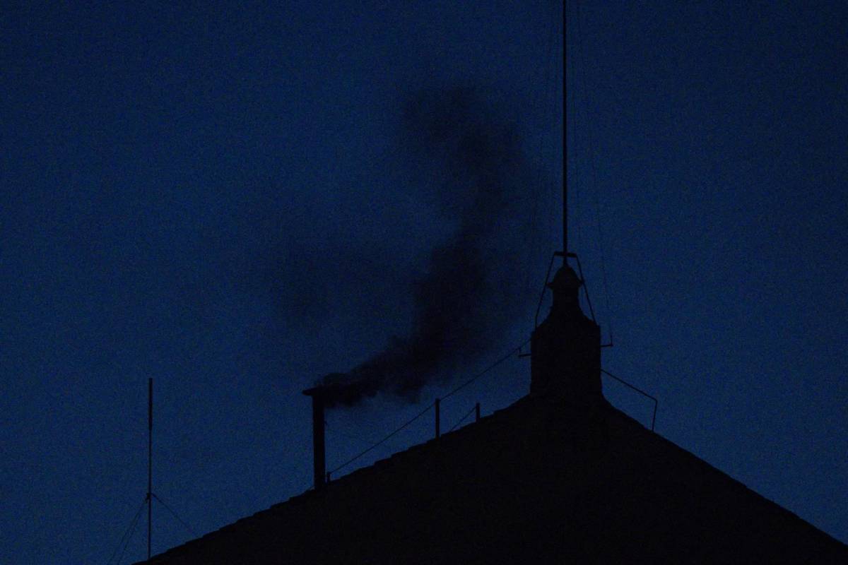 Así fue la primera jornada del cónclave: fumata negra y aún sin Papa