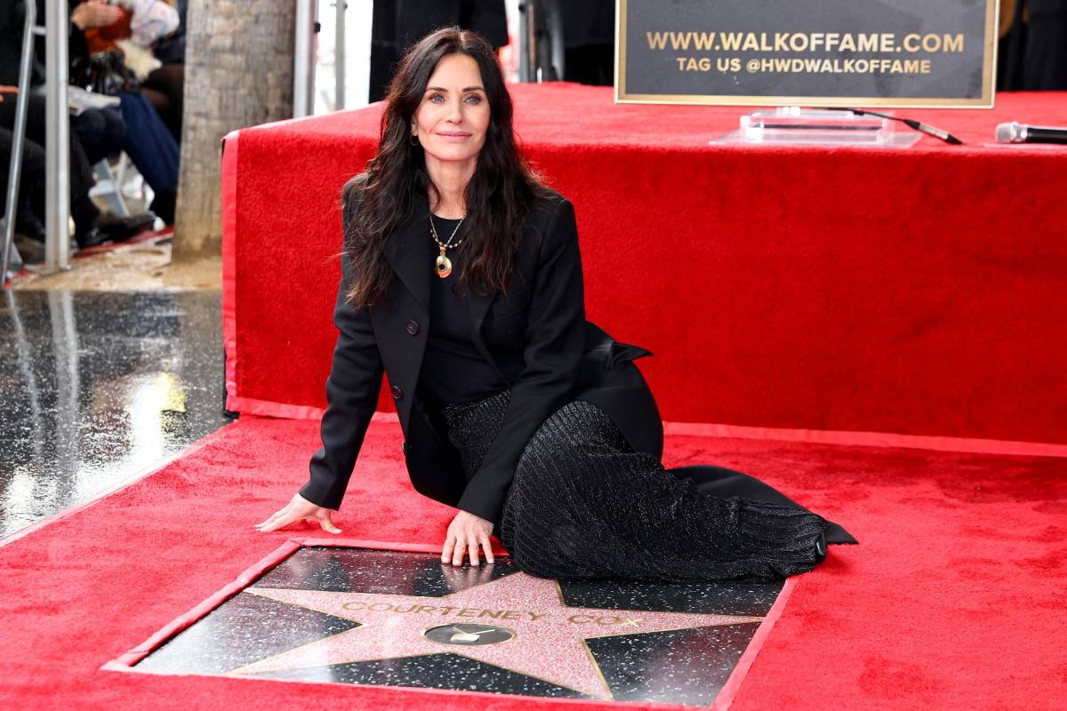 Courteney Cox recibe su estrella en Hollywood