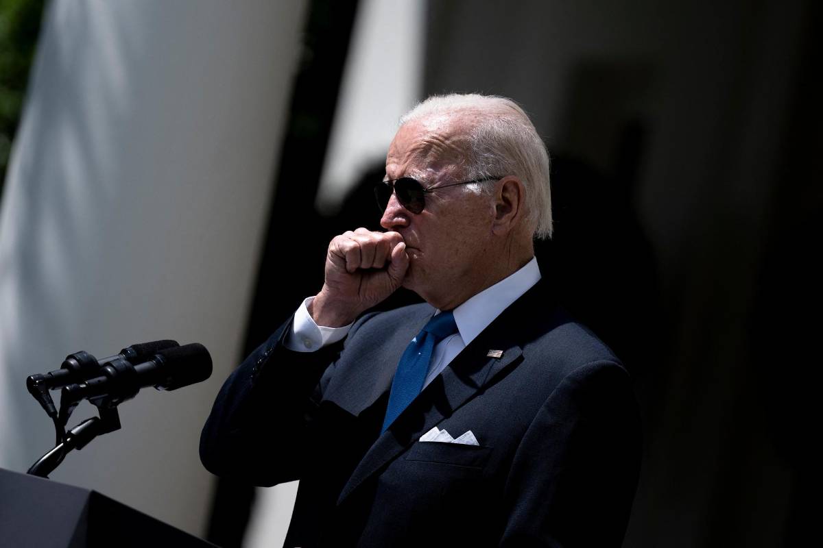 Biden se mantiene positivo para covid-19 pero se siente bien, según su doctor