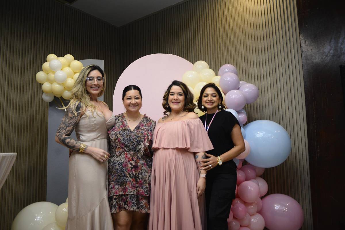 Samira Mendoza de Rodríguez, Alejandra Rodríguez, Nory Collins de Rodríguez y Silvia Rodríguez.