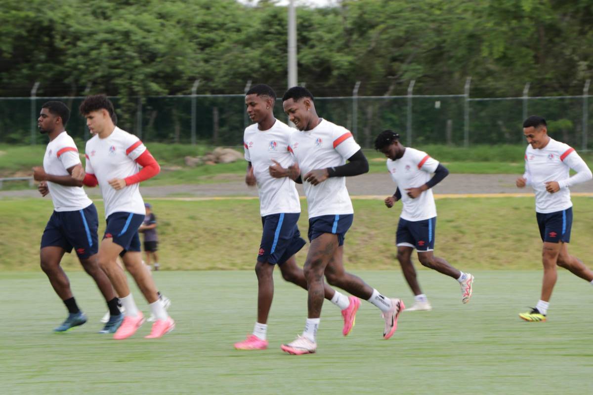 Romell Quioto entrena con la plantilla del Olimpia.