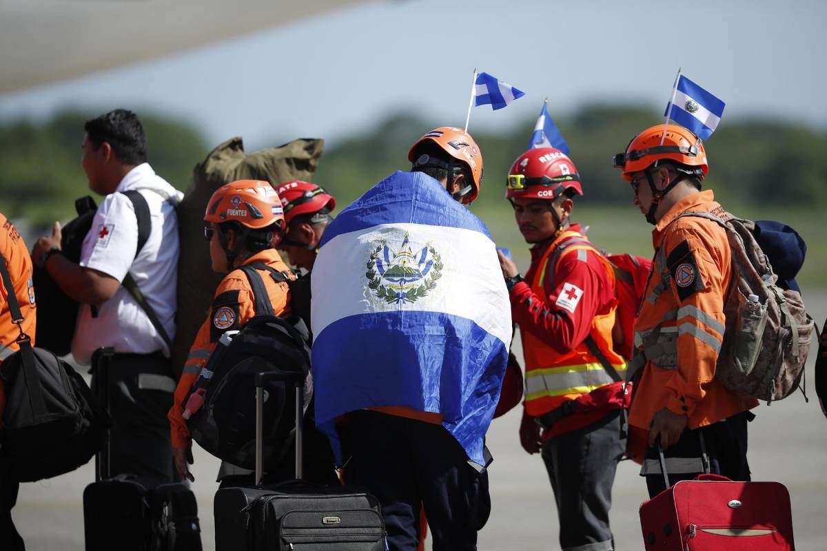 Bukele envía equipo de rescatistas a Venezuela tras devastador terremoto
