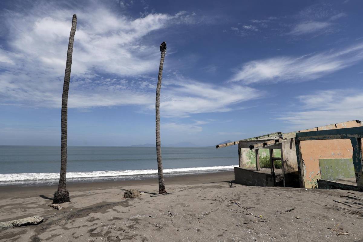 Imágenes: Cedeño se resiste a desaparecer pese a que el mar le roba terreno