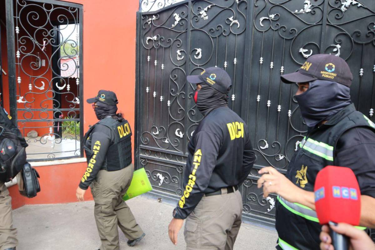 Con perros y ariete rompepuertas: así fue el allanamiento en casa de Romeo Vásquez