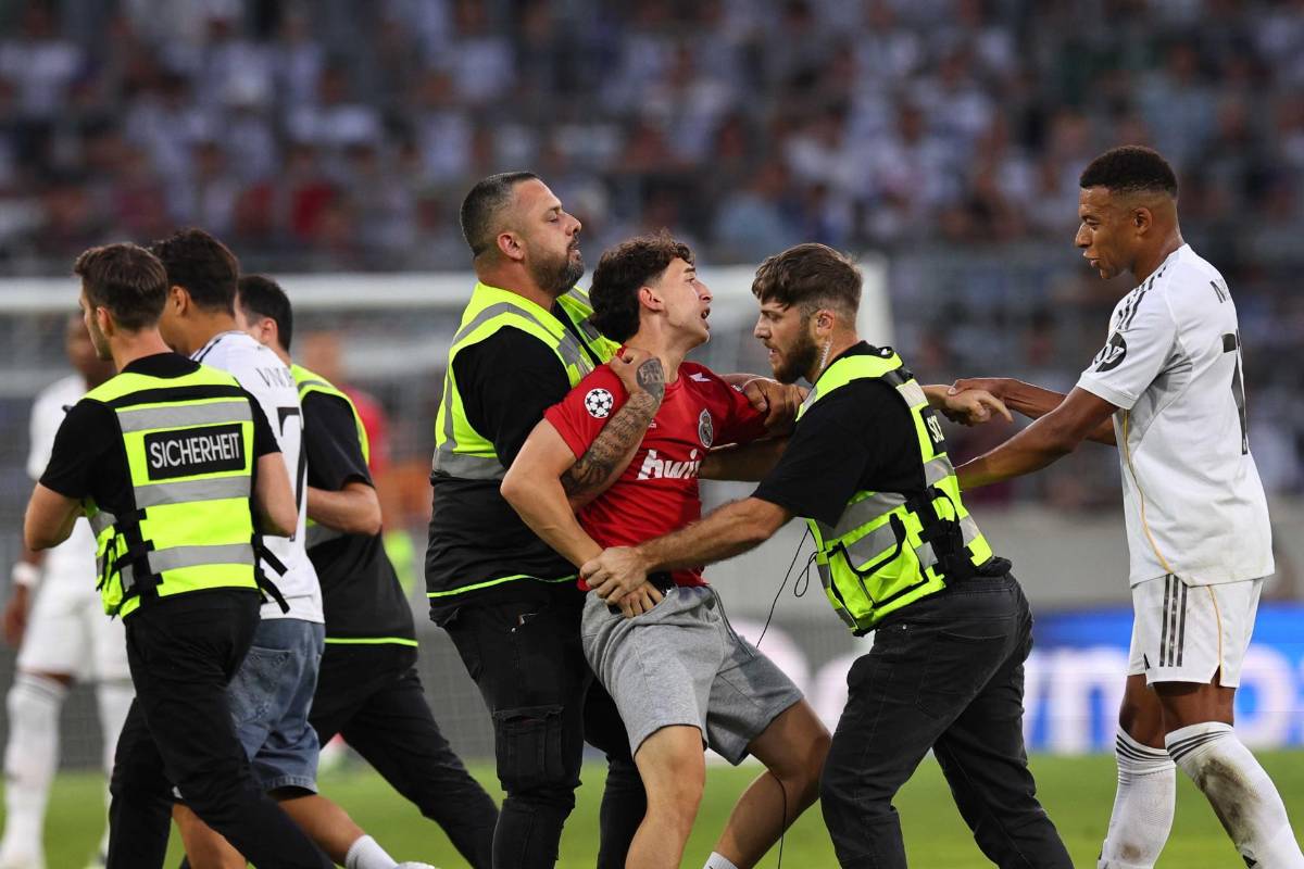 Real Madrid goleó: Mbappé con la 10, hincha se infiltró y así reaccionó el francés
