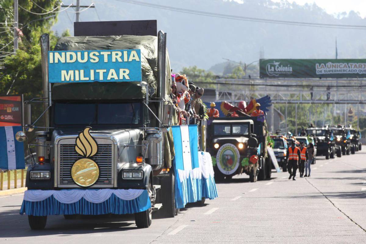 Con despliegue militar, las Fuerzas Armadas celebran los 200 años de creación del Ejército