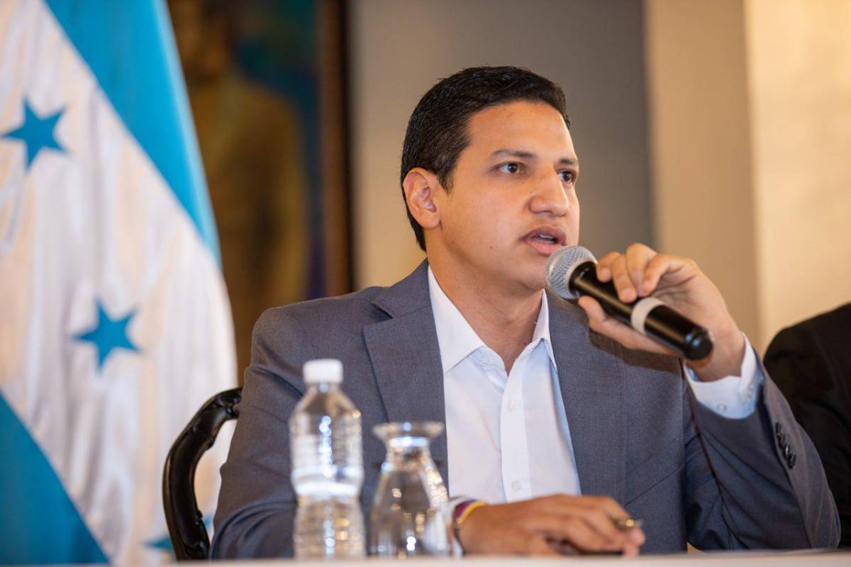 Ministro revela que le ofrecieron un soborno de 5.5 millones de dólares