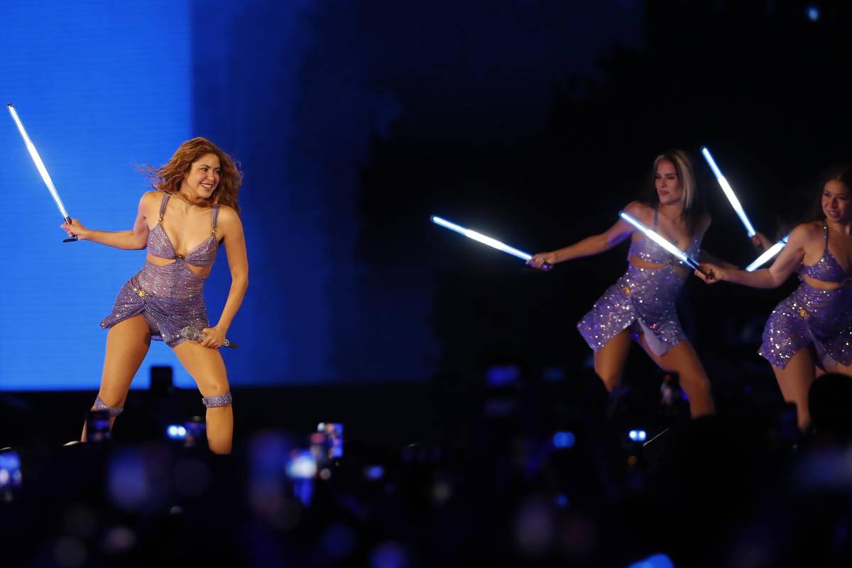 Catrachos enloquecen: Shakira les dedica emotivas palabras en pleno concierto en El Salvador