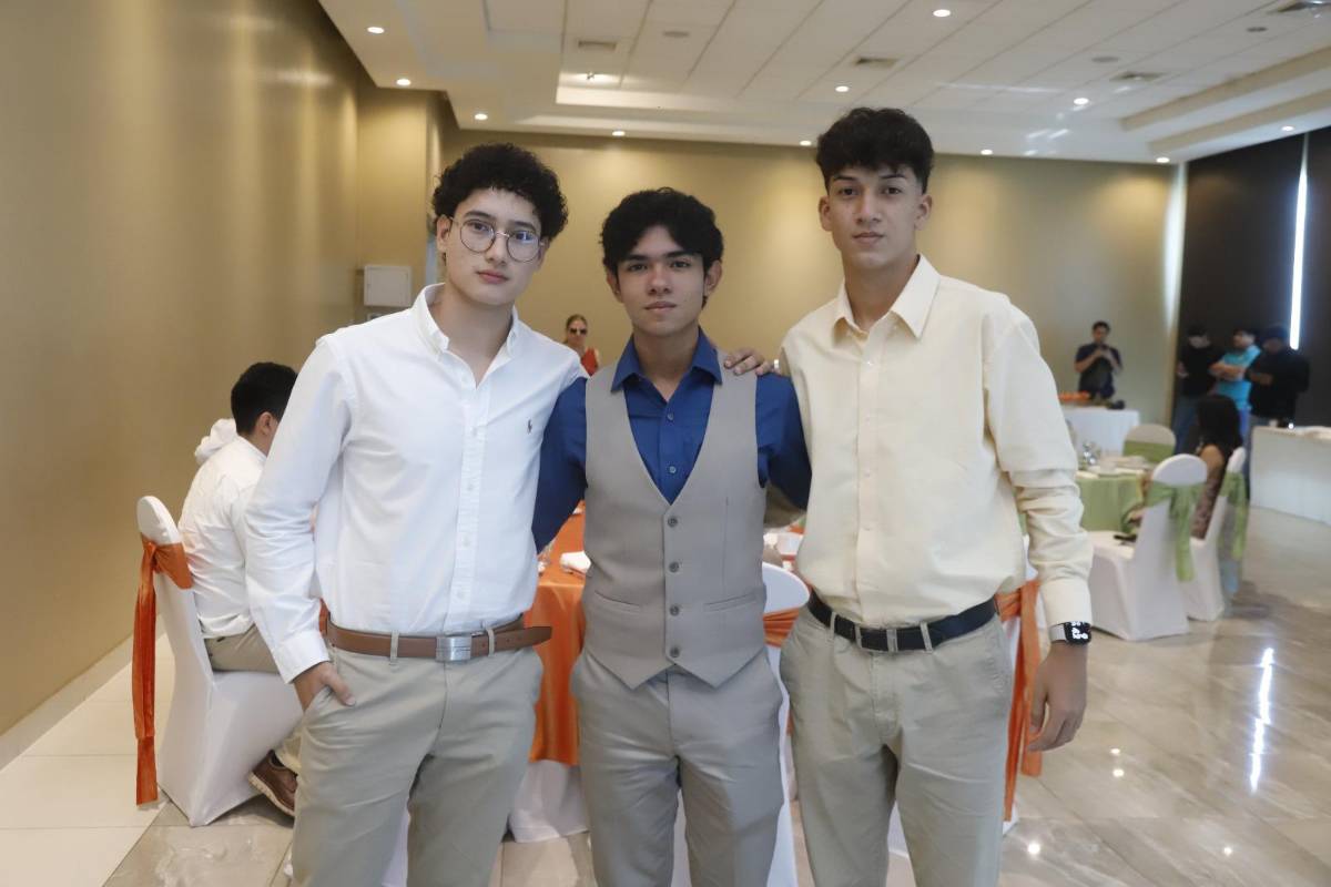 Seniors 2025 de la Escuela Bilingüe Del Valle compartieron desayuno