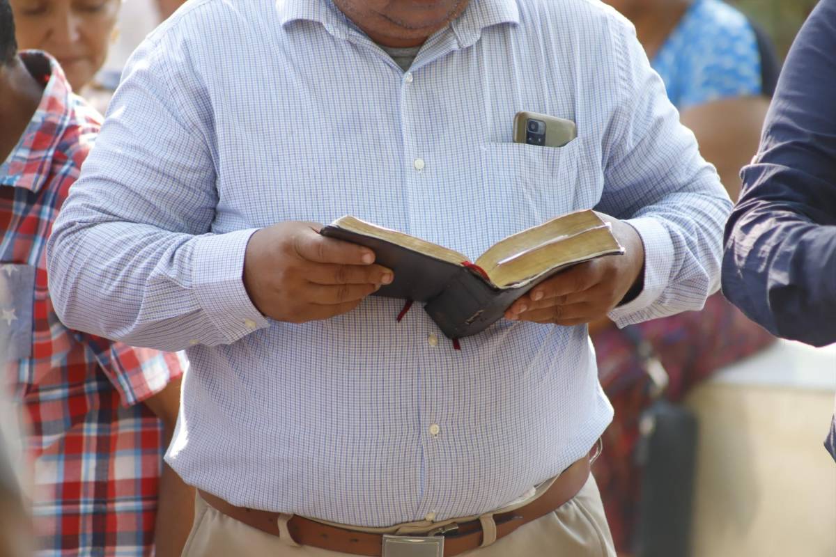 Dolor e impotencia en el último adiós a hermanos víctimas de masacre