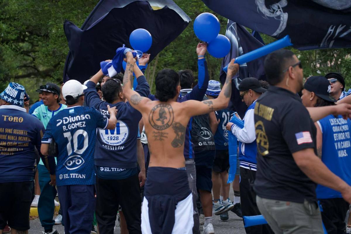Colocha enamora en New Orleans, besos y ambientazo para los clásicos en EUA