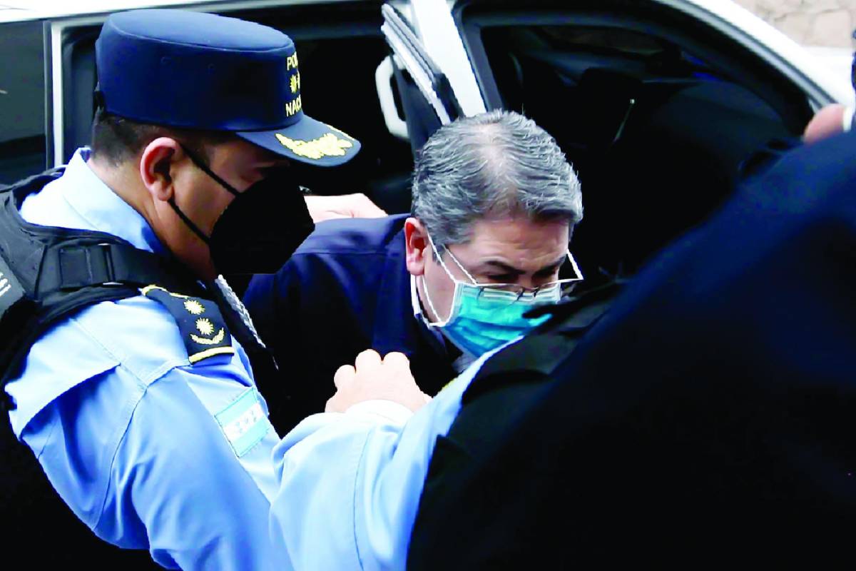 Juan Orlando Hernández, quien gobernó Honduras entre 2014 y 2022, es pedido en extradición por Estados Unidos y acusado por ese país de tres delitos relacionados al narcotráfico.