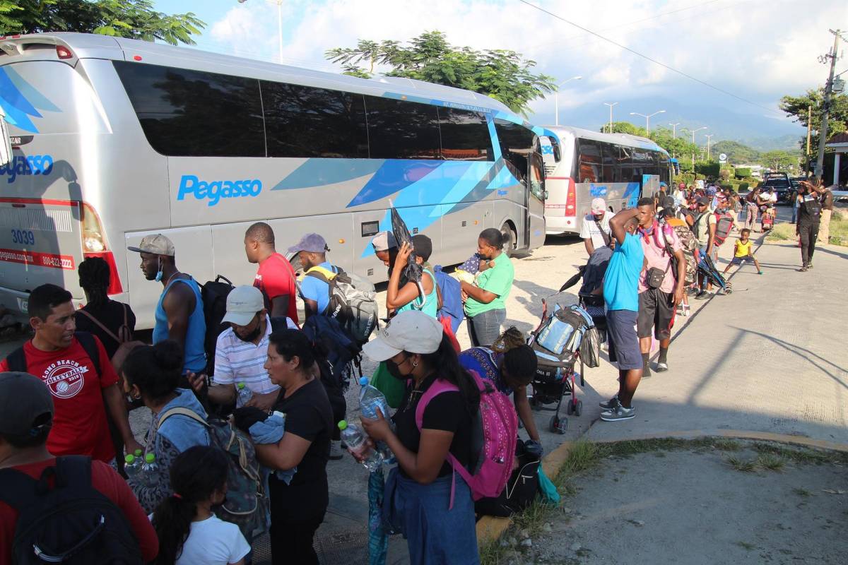 México busca acelerar traslados para evitar una nueva caravana