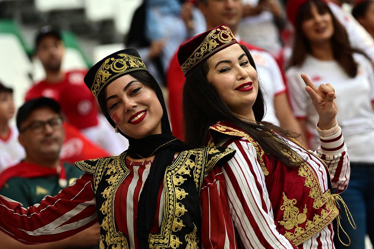 Danesas y tunecinas son furor en el Mundial de Qatar 2022