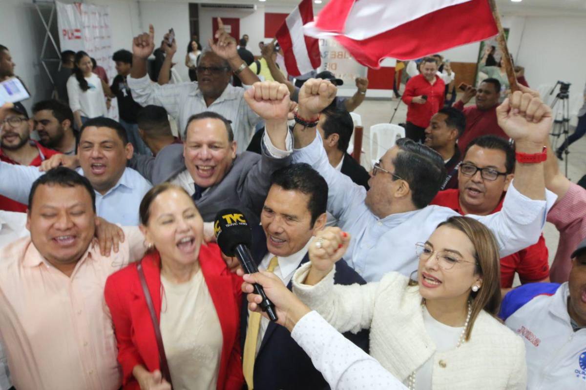 Con más del 79 % de actas revisadas, Salvador Nasralla se mantiene en primer lugar