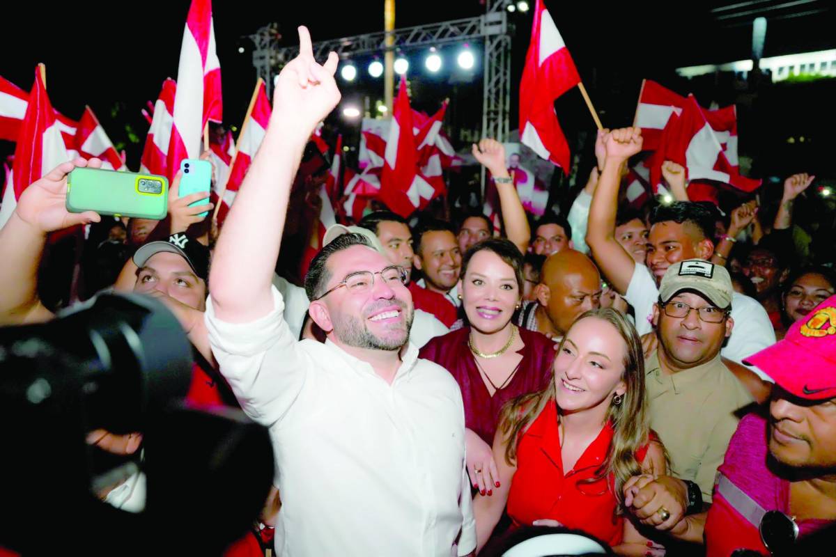 Tres partidos entregan planillas y avivan la efervescencia electoral