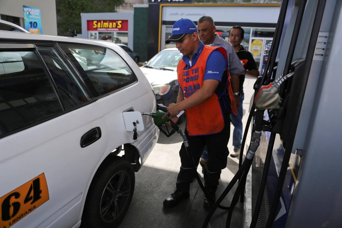 Nueva rebaja al precio de los combustibles en Honduras