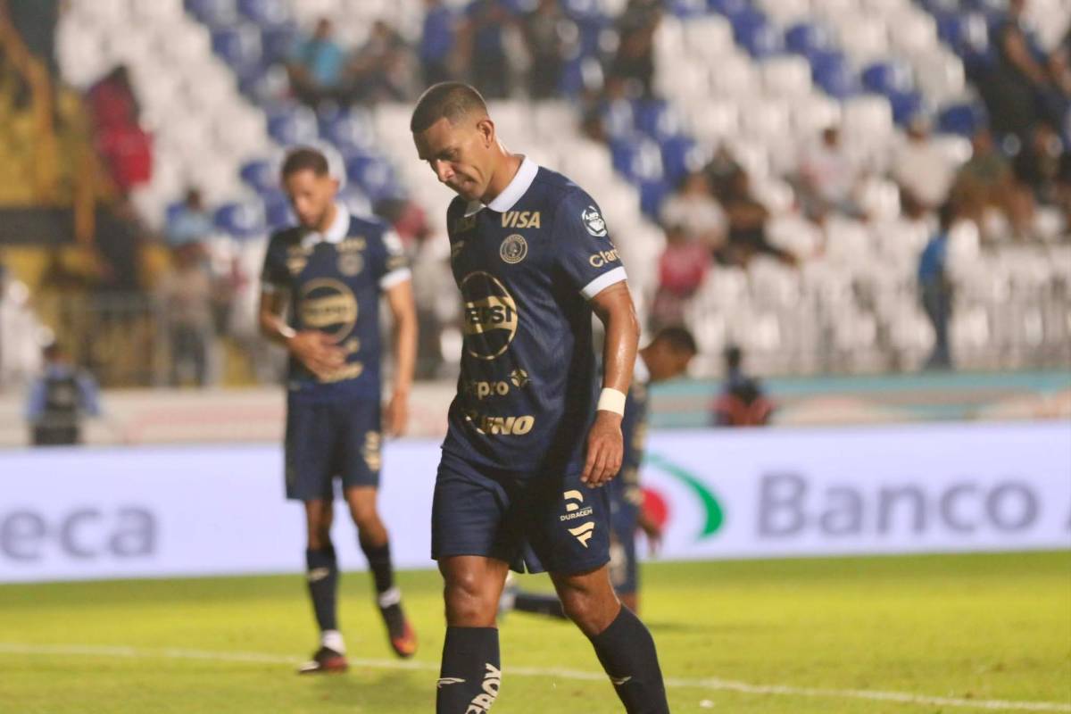 El increíble error de Menjívar vs Motagua, agresión a Edwin, sangre y baile en Olimpia