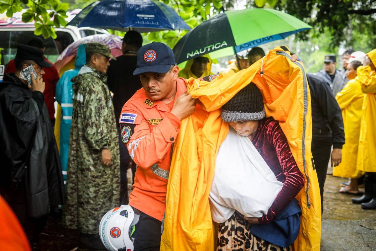 Torrenciales lluvias en El Salvador dejan cinco muertos